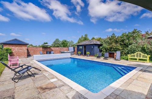 Abbess Roding House | 5 Bed in Smarden 76428