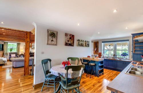 Porthcurno House | 5 Bed in St. Levan oc-c32547