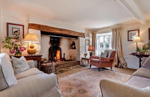 Sturminster Newton House | 5 Bed in Sturminster Newton 76458