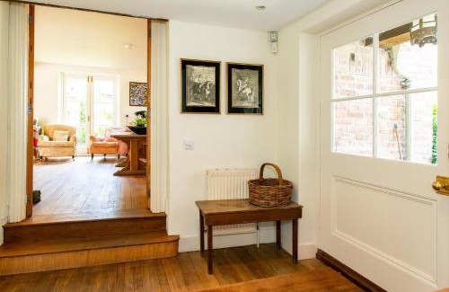 Sturminster Newton House | 5 Bed in Sturminster Newton 76458