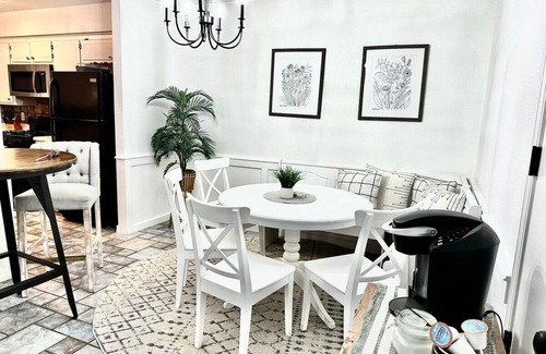 Amarillo House | 5 Bed Sleeps 11 - 3brm 2 bath, garage