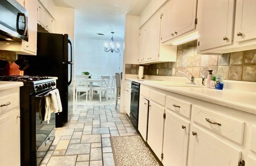 Amarillo House | 5 Bed Sleeps 11 - 3brm 2 bath, garage