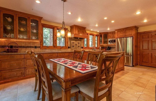 Fern Valley House | 5 bedroom 3 bath beautiful home on the creek