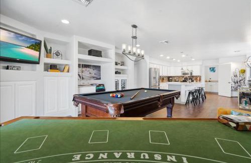 Glendale House | 5 Bedroom 4 Bath Boutique Home PREMIUM LOCATION + heated pool option