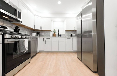 Constable Hook House | 5 Bedroom 8 Bds 2 Bath Near NYC with Free Parking