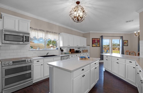 Kyle House | 5 Bedroom, 8 Beds with outdoor Pool