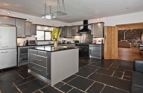 Kingsley Holt Cottage | 5 bedroom accommodation in Kingsley Holt