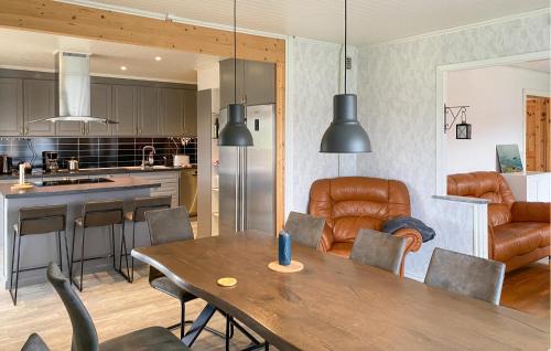 Växjö House | 5 Bedroom Amazing Home In Tingsryd
