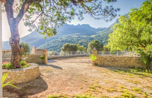 Ubrique House | 5 bedroom awesome home in Ubrique
