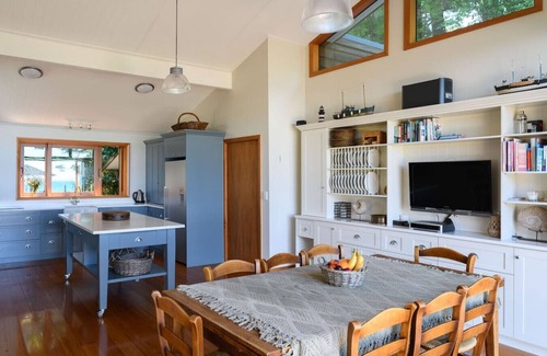 Kaiteriteri House | 5-Bedroom Beach Retreat