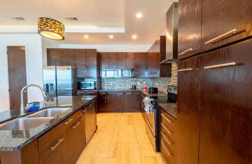 South Padre Island Apartment | 5 BEDROOM BEACHFRONT CONDO - 4th Floor