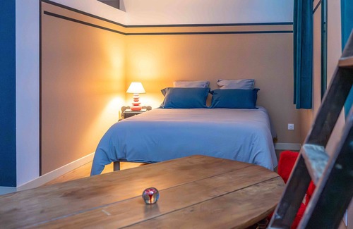 Centre Ville Bed & Breakfast | 5 Bedroom Bed & breakfast in Niort