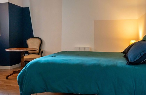 Centre Ville Bed & Breakfast | 5 Bedroom Bed & breakfast in Niort