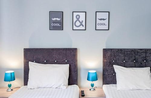 Peterborough House | 5-Bedroom Budget Contractor House with 10 Beds Free Parking and Free WiFi - Outfield Homes by Your Lettings Short Lets & Serviced Accommodation Peterborough