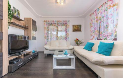 Vinez House | 5 Bedroom Cozy Home In Labin