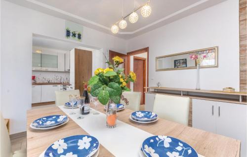 Vinez House | 5 Bedroom Cozy Home In Labin