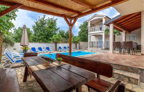 Vinez House | 5 Bedroom Cozy Home In Labin