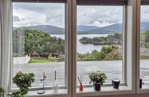 Sveio House | 5 bedroom cozy home in Valevåg