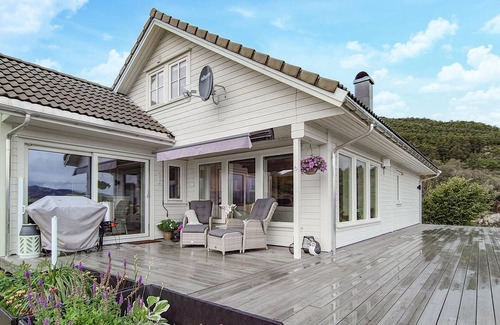 Sveio House | 5 bedroom cozy home in Valevåg