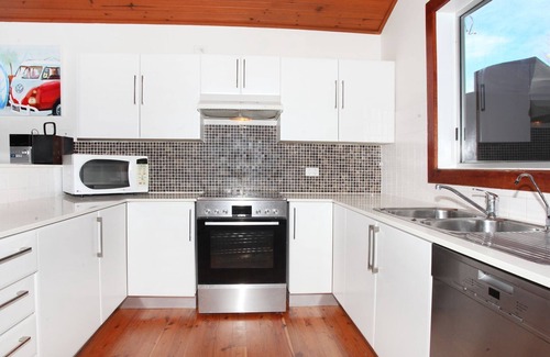 Alexandra Headland House | 5 bedroom home close to beach, pool and pet friendly