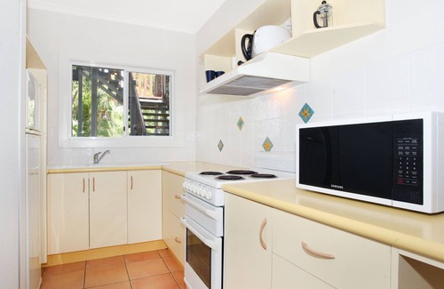 Alexandra Headland House | 5 bedroom home close to beach, pool and pet friendly