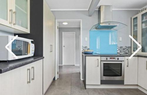 Dinsdale House | 5 Bedroom Home in Hamilton