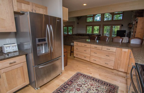McHenry House | 5 Bedroom Home, located on private cove, close proximity to ski resort and parks