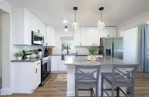 Port Clinton House | 5 Bedroom Home Walking Distance to Beach