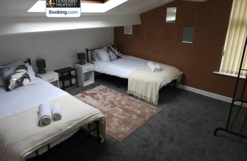 Headingley House | 5 Bedroom House By Homebird Property Management Short Lets & Serviced Accommodation Leeds With Free Parking & Garden