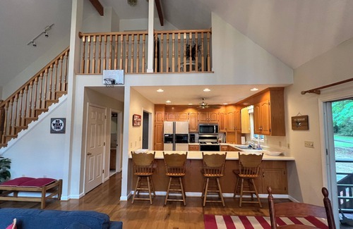 Henrico House | 5 Bedroom Lakefront Home on Desirable Pea Hill Creek. Kayaks, Canoe, Ping Pong.