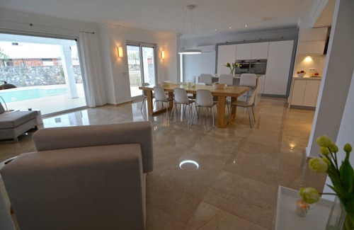 Oludeniz Villa | 5 bedroom luxury villa with private pool and garden in oludeniz