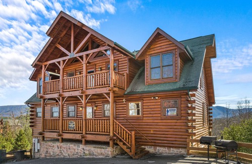 Gatlinburg - Pigeon Forge Cabin | 5-Bedroom Mountain Lodge with Views and Games