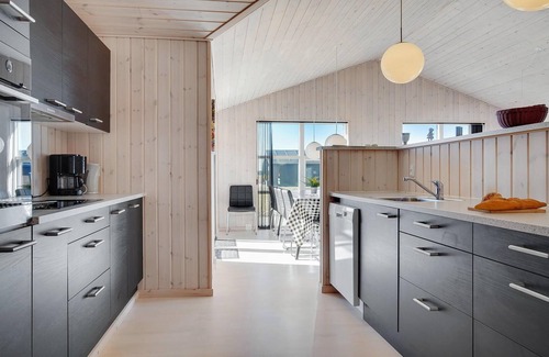 Grønhøj House | 5 bedroom pet friendly home in Løkken