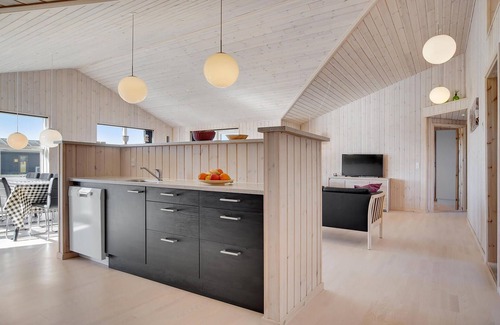 Grønhøj House | 5 bedroom pet friendly home in Løkken
