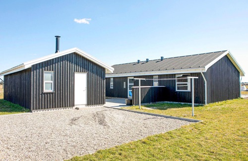 Grønhøj House | 5 bedroom pet friendly home in Løkken