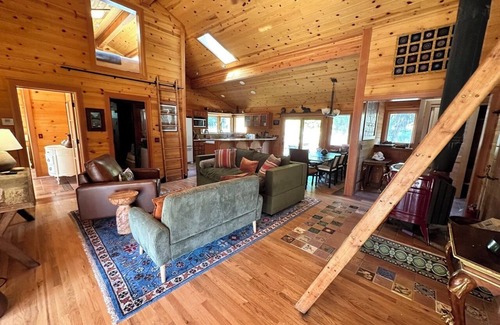 Point Arena House | 5 bedroom redwood stone art retreat 5 minutes from the beach