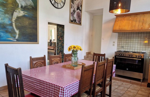 Langoelan House | 5 bedroom School House with games room & Garden