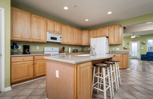 Sunset Island House | 5 bedroom Sunset Island Townhouse updated w/new flooring *FREE Linens & Towels