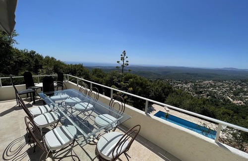 Tourrettes-sur-Loup Villa | 5 bedroom villa with sea view in Tourettes