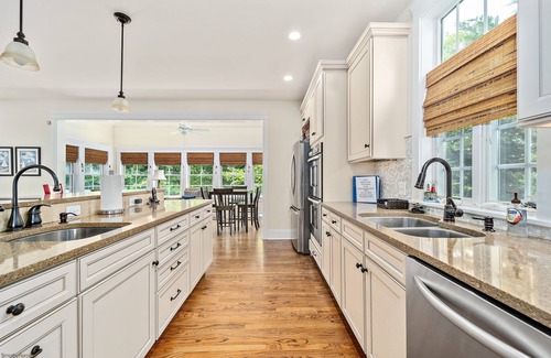 Admiral Estates House | 5-bedroom vacation home just a short walk to Cape May Beach