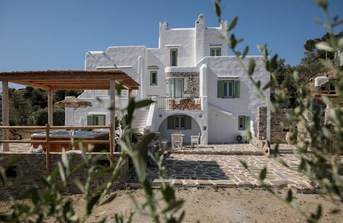 Naxos Villa | 5 Bedroom Villa in Potamia, Naxos Island Private Jacuzzi