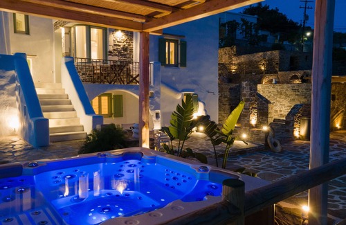 Naxos Villa | 5 Bedroom Villa in Potamia, Naxos Island Private Jacuzzi