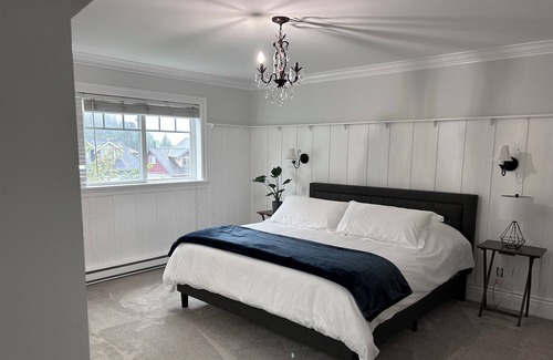 Squamish House | 5 bedroom Villa with View of The Chief walking distance from trails