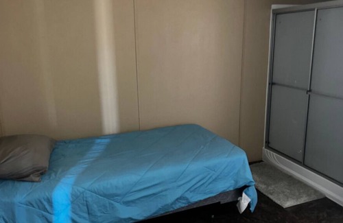 Monahans House | 5 Bedroom Work Trailer