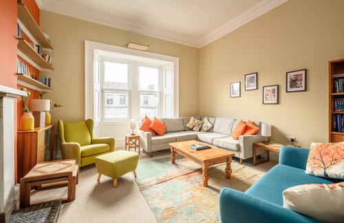 Newington Apartment | 5-bedrooms 3-bathrooms Newington Apartment - Comfy & Spacious - Central Location