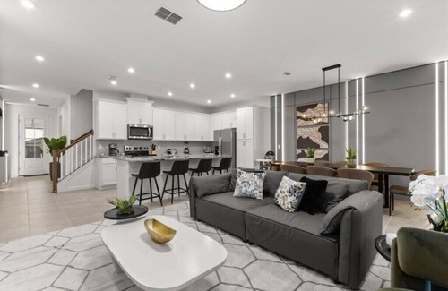 Florida Central Atlantic Coast House | 5 Bedrooms/4.5 Bathrooms/Solara (2328ZP)