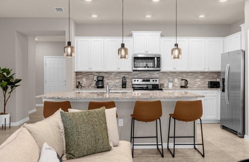 Wellington House | 5 Bedrooms/4.5 Bathrooms/W. Island (4074 LA)