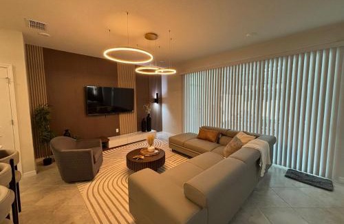 Clermont House | 5 Bedrooms - 4,5 Baths - Windsor Cay 16146Cc