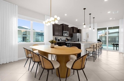 Four Corners House | 5 Bedrooms/5.5 Bathrooms/Windsor Cay (15948CC)