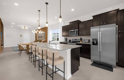 Four Corners House | 5 Bedrooms/5.5 Bathrooms/Windsor Cay (15948CC)